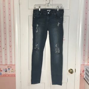 Distressed skinny jeans